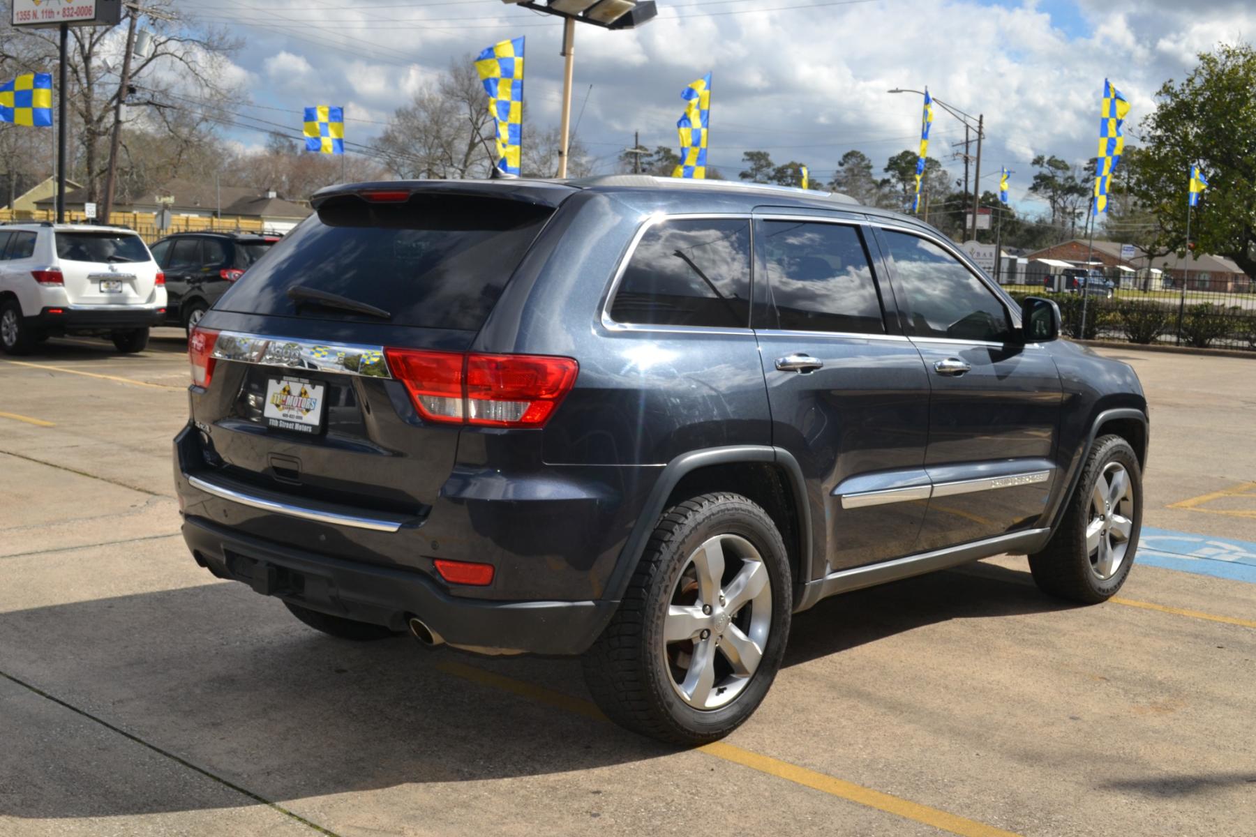 2013 Mineral Gray Metallic /Black Leather Interior Jeep Grand Cherokee Overland 4WD (1C4RJFCT1DC) with an 5.7L V8 OHV 16V engine, 5-Speed Automatic transmission, located at 1355 North 11th Street, Beaumont, 77702, (409) 832-0006, 30.094290, -94.130096 - Photo #4